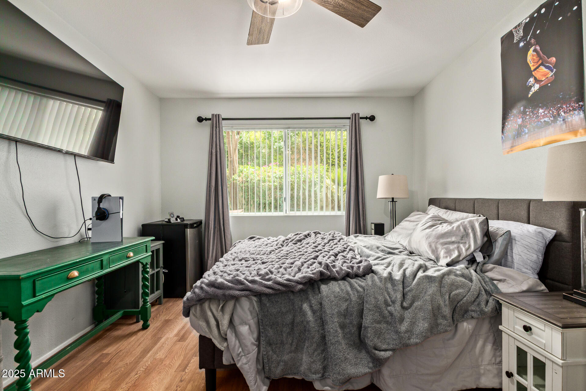 117 W 10TH Street