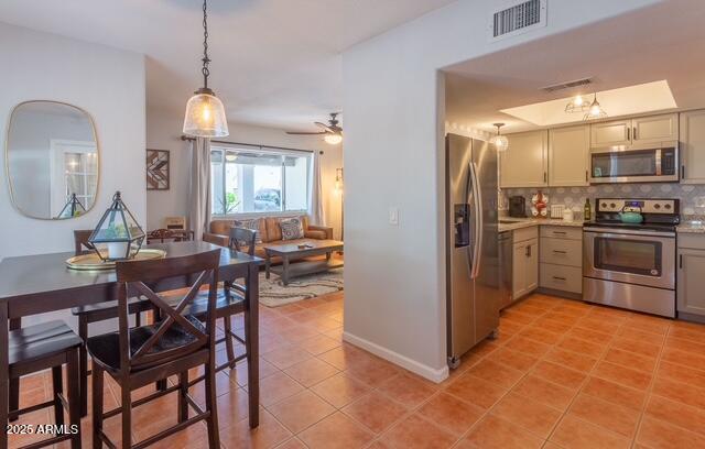 117 W 10TH Street