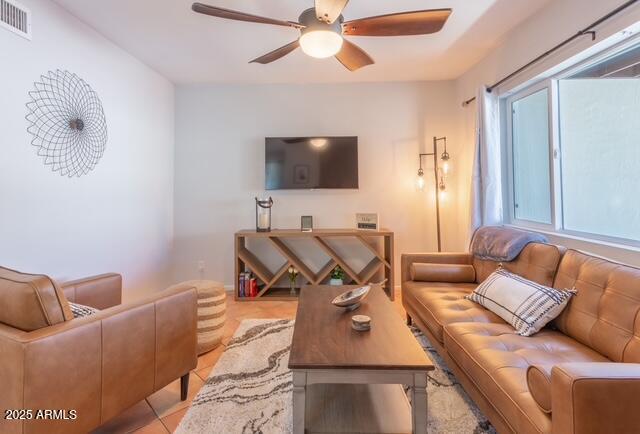 117 W 10TH Street