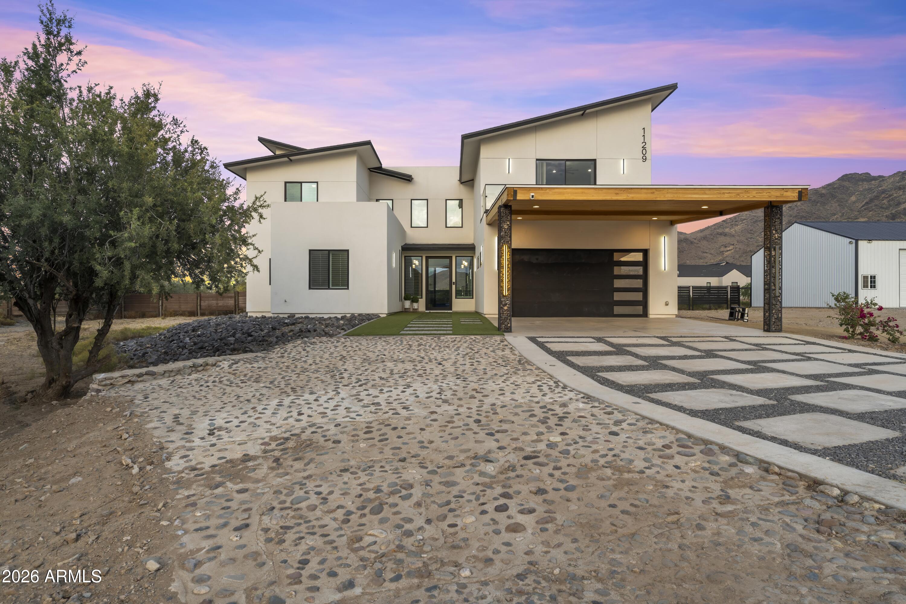 11209 S 39th Lane