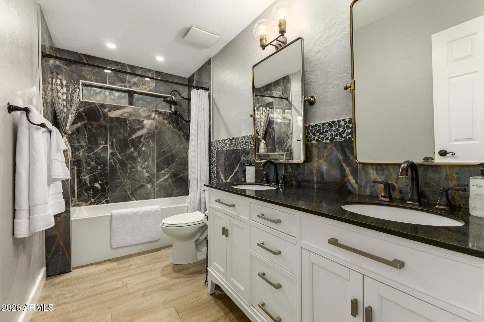 3201 S HORIZON Place