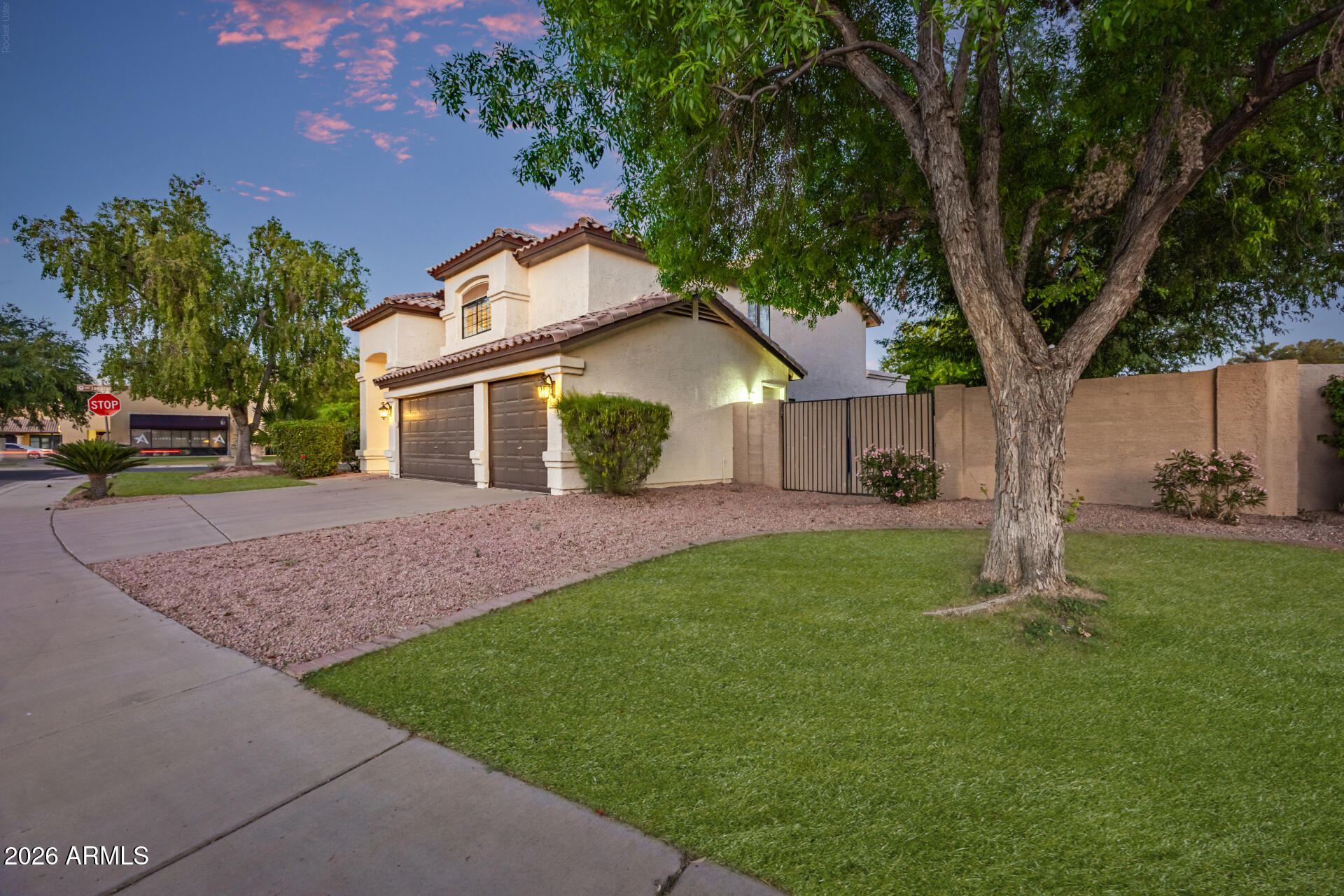 3201 S HORIZON Place