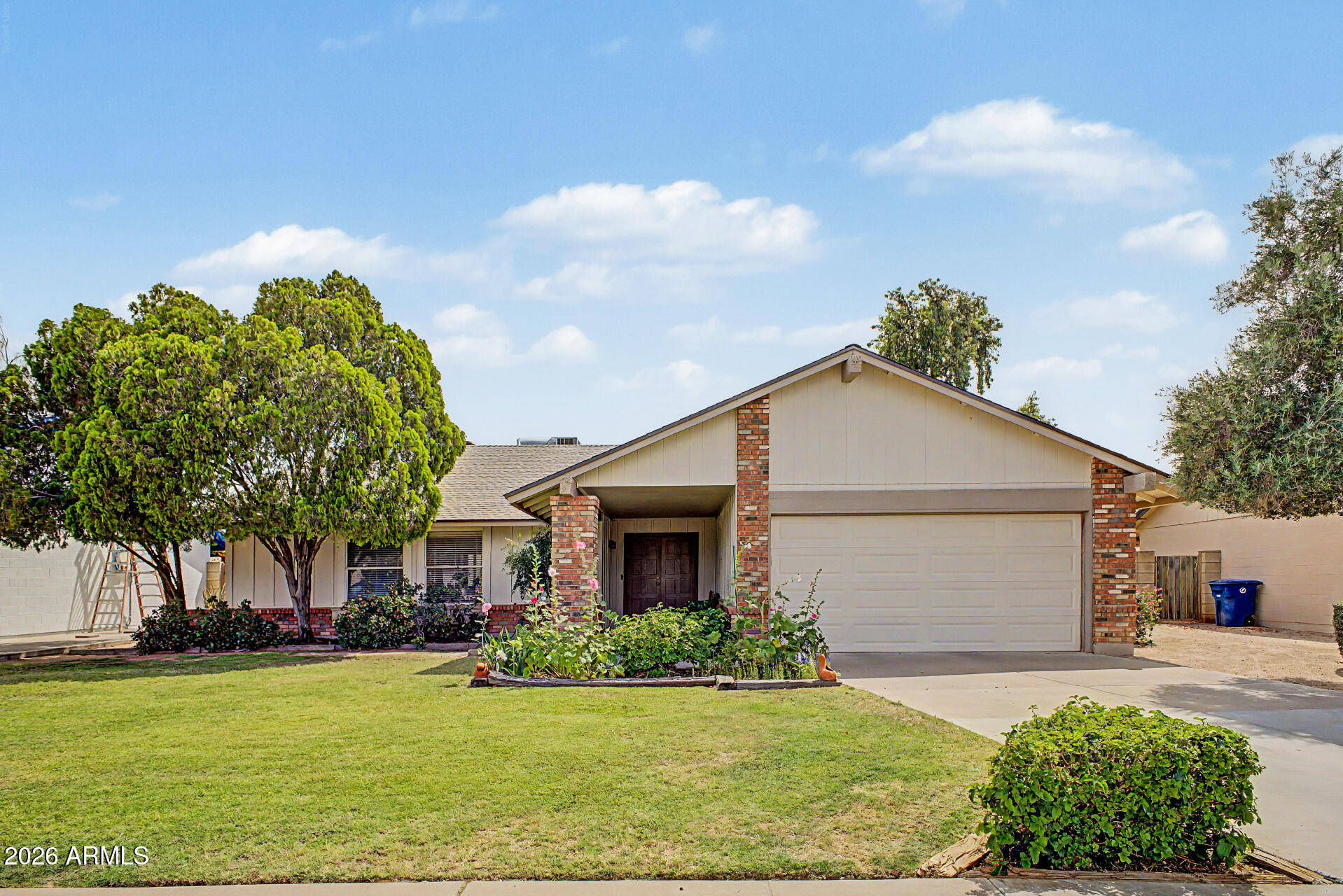 1327 W STOTTLER Drive