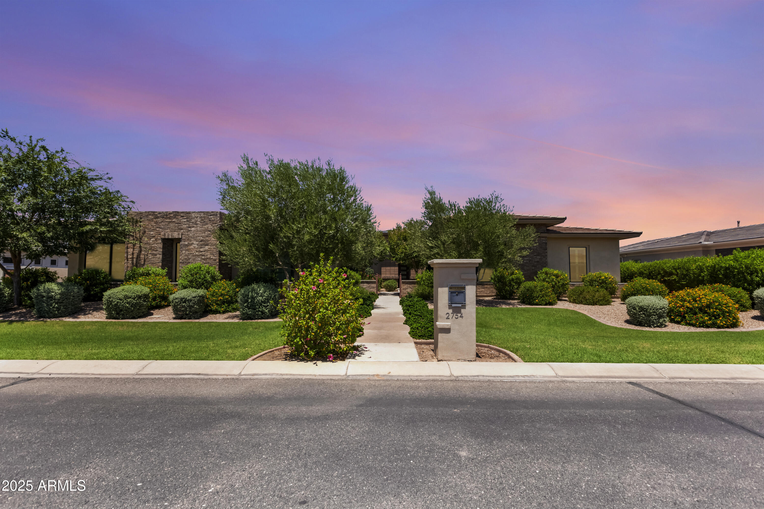 2754 E KINGBIRD Drive