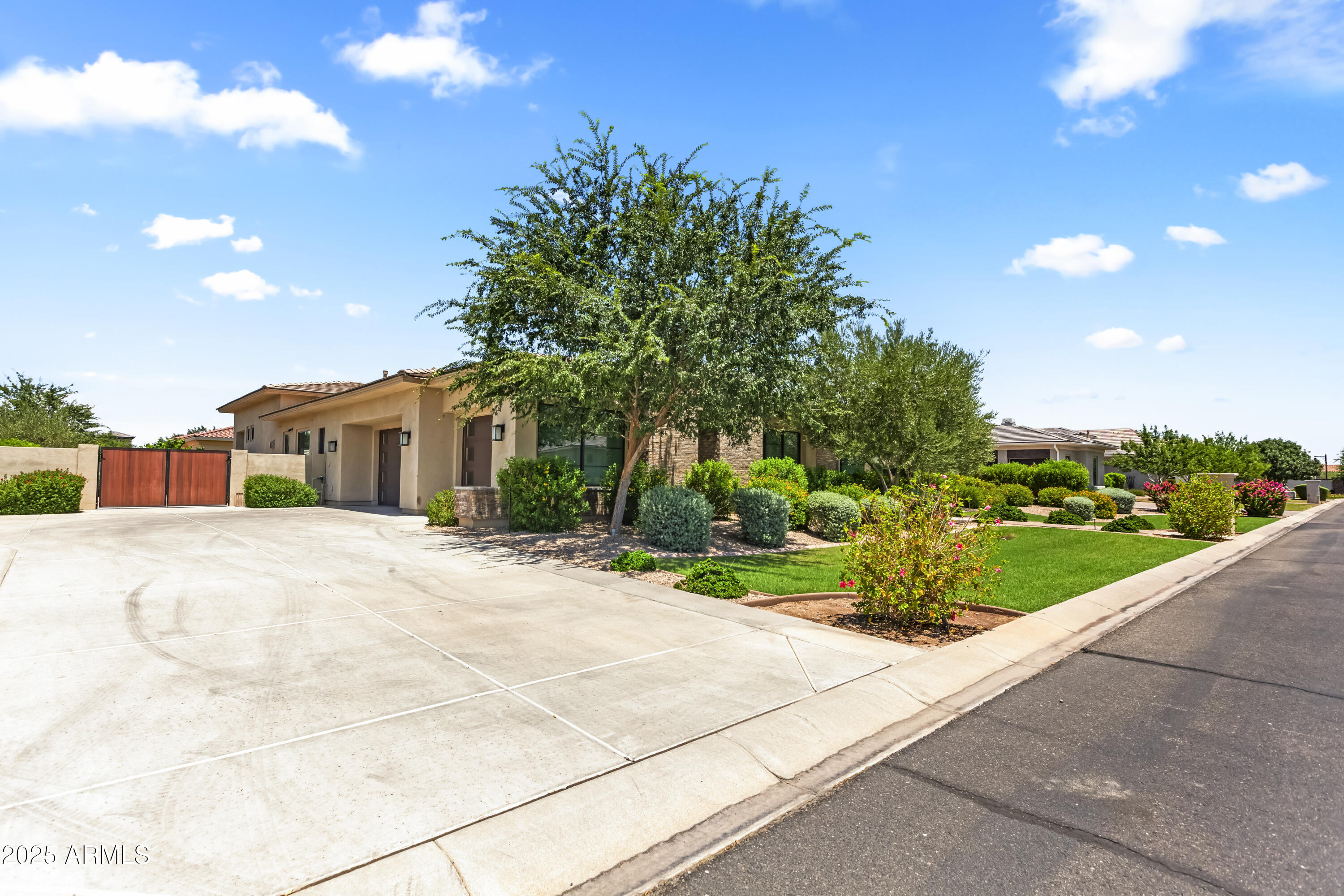 2754 E KINGBIRD Drive