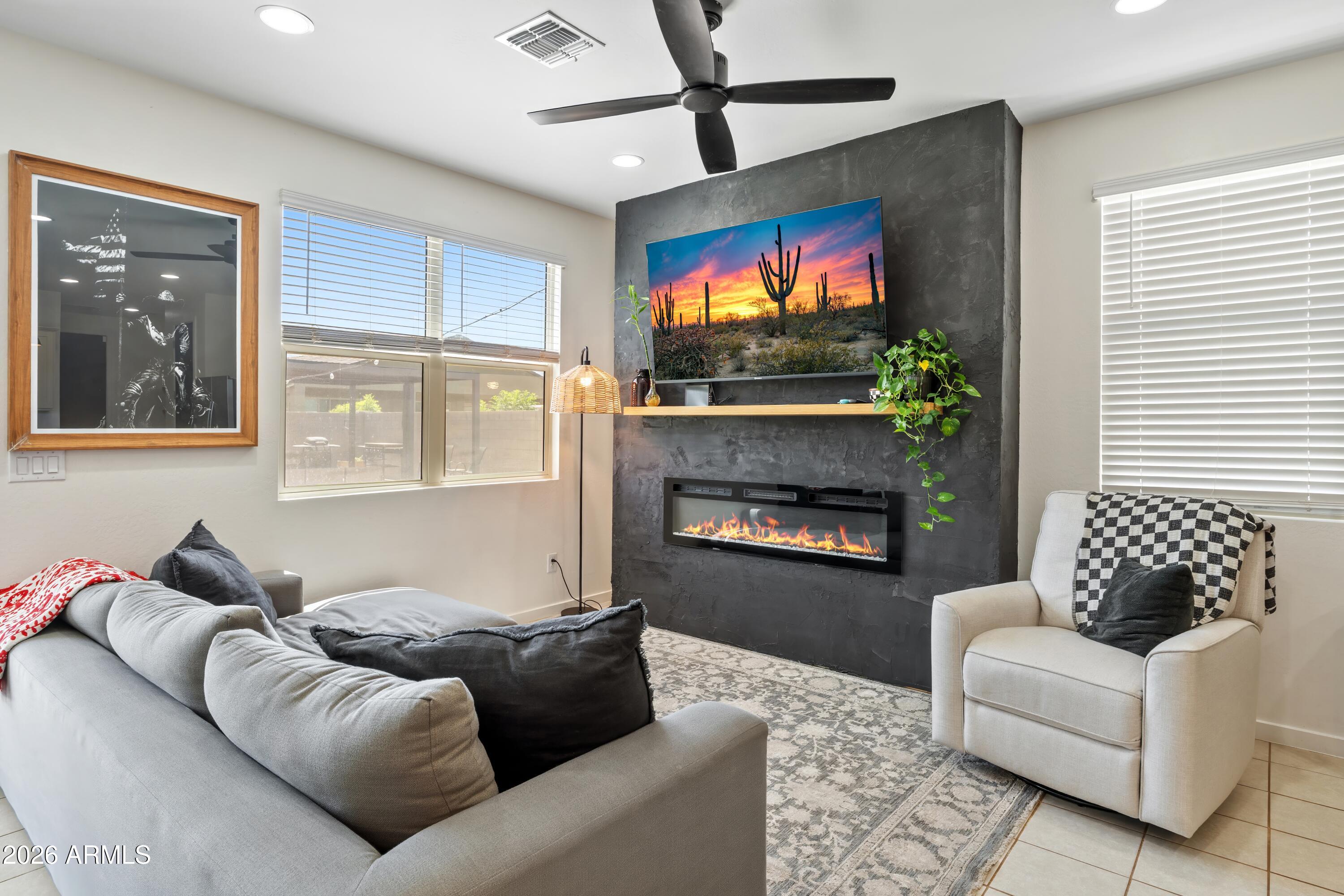 3297 E LUNA Drive