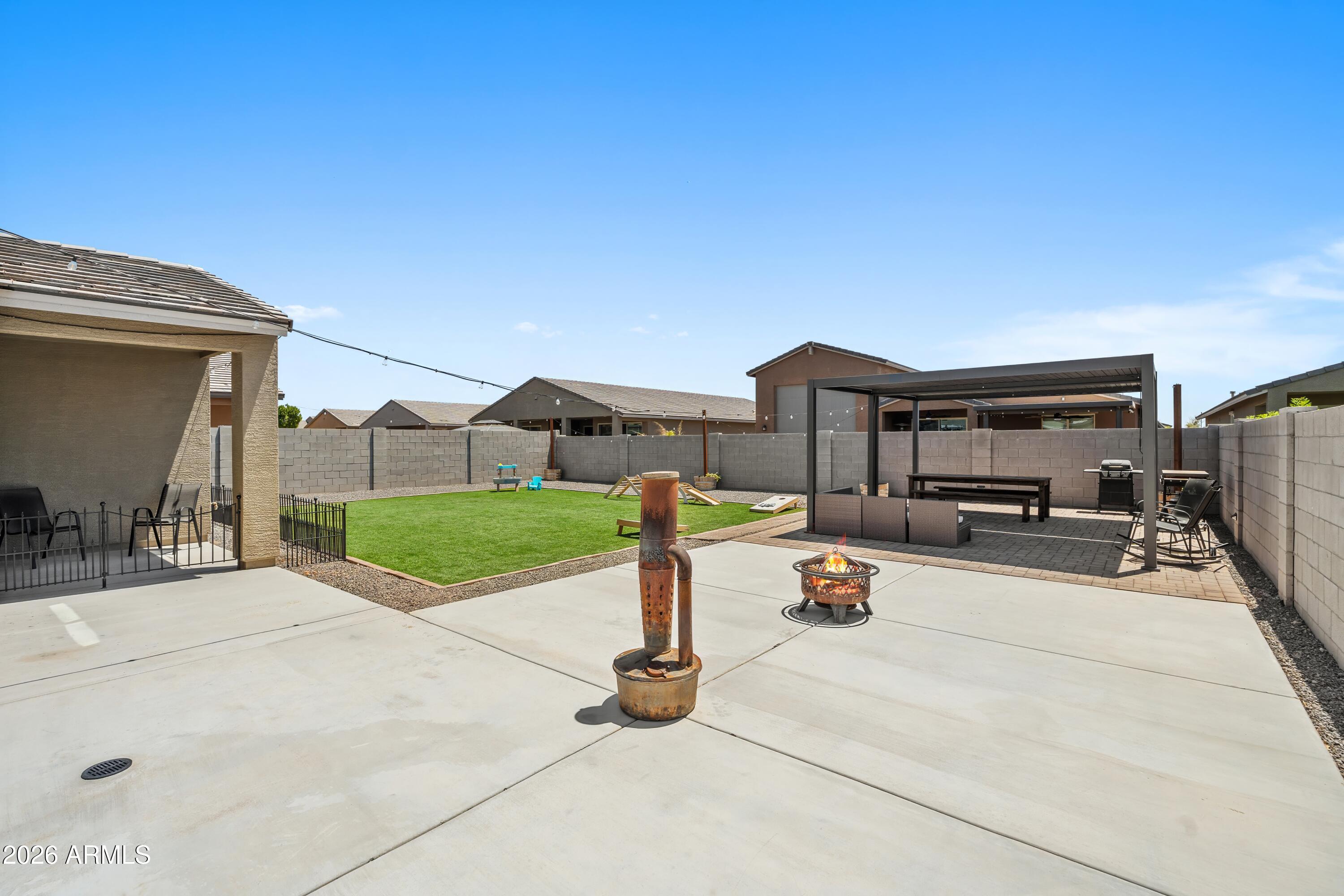 3297 E LUNA Drive