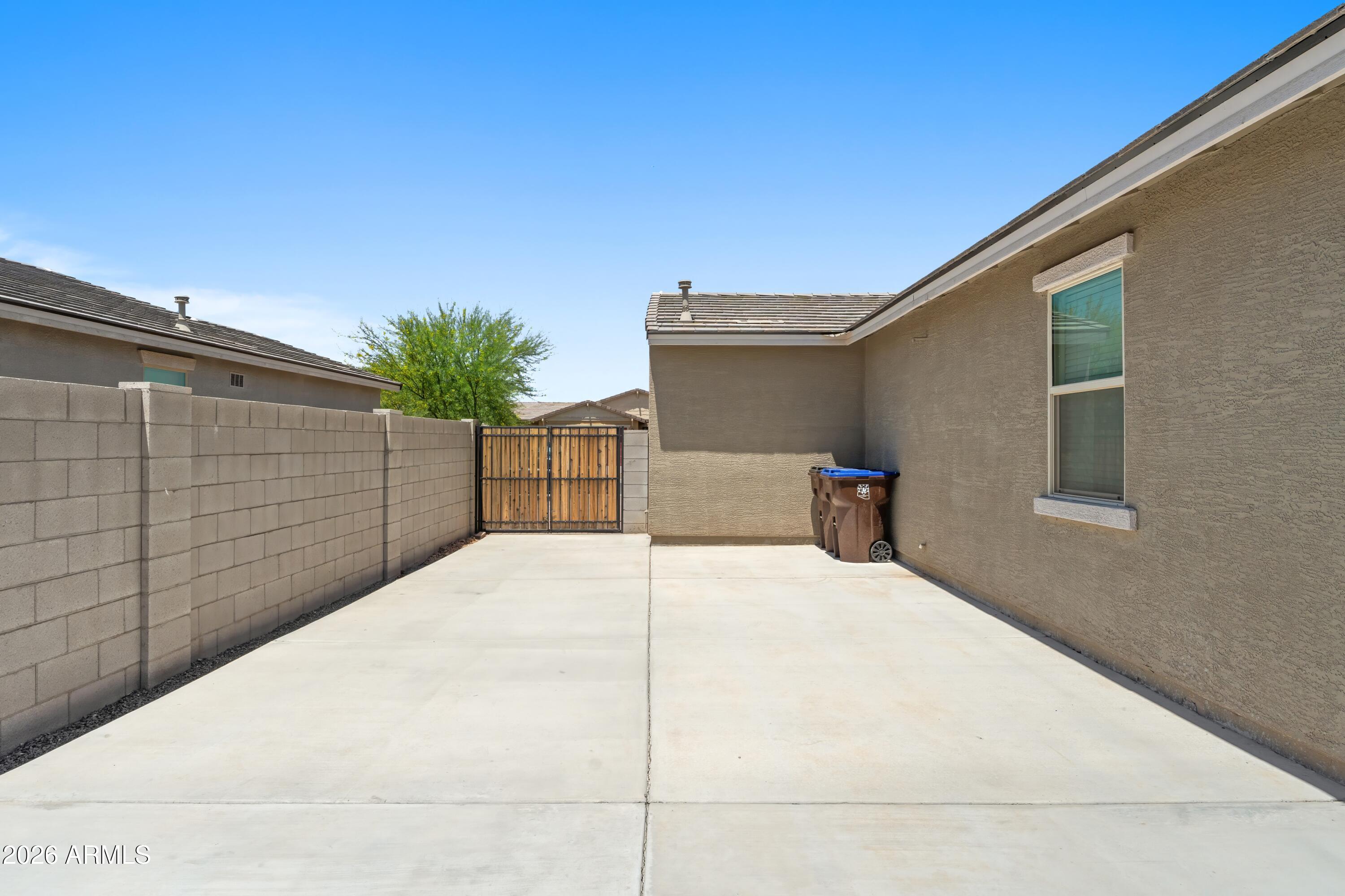 3297 E LUNA Drive