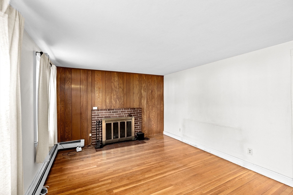 17 Blake Rd