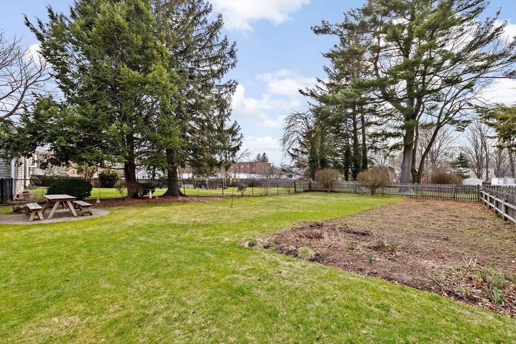 17 Blake Rd