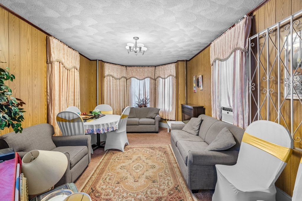 439 Walnut Avenue