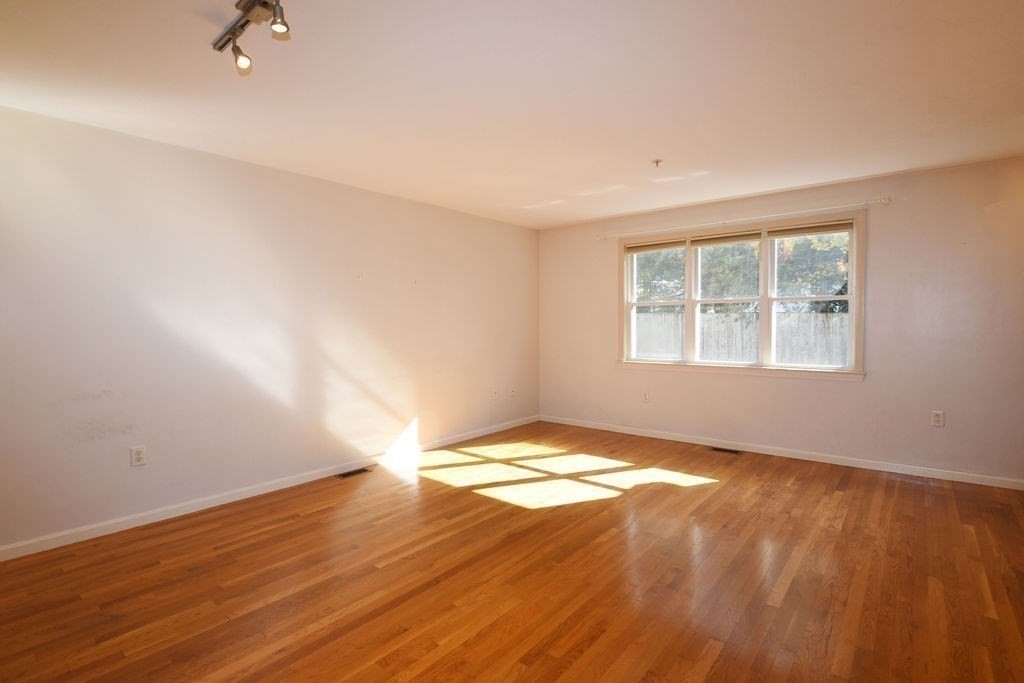 604 Bedford St # 5, Whitman Unit: 5