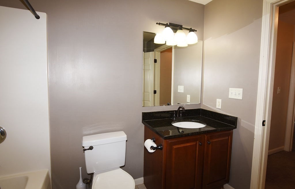 604 Bedford St # 5, Whitman Unit: 5