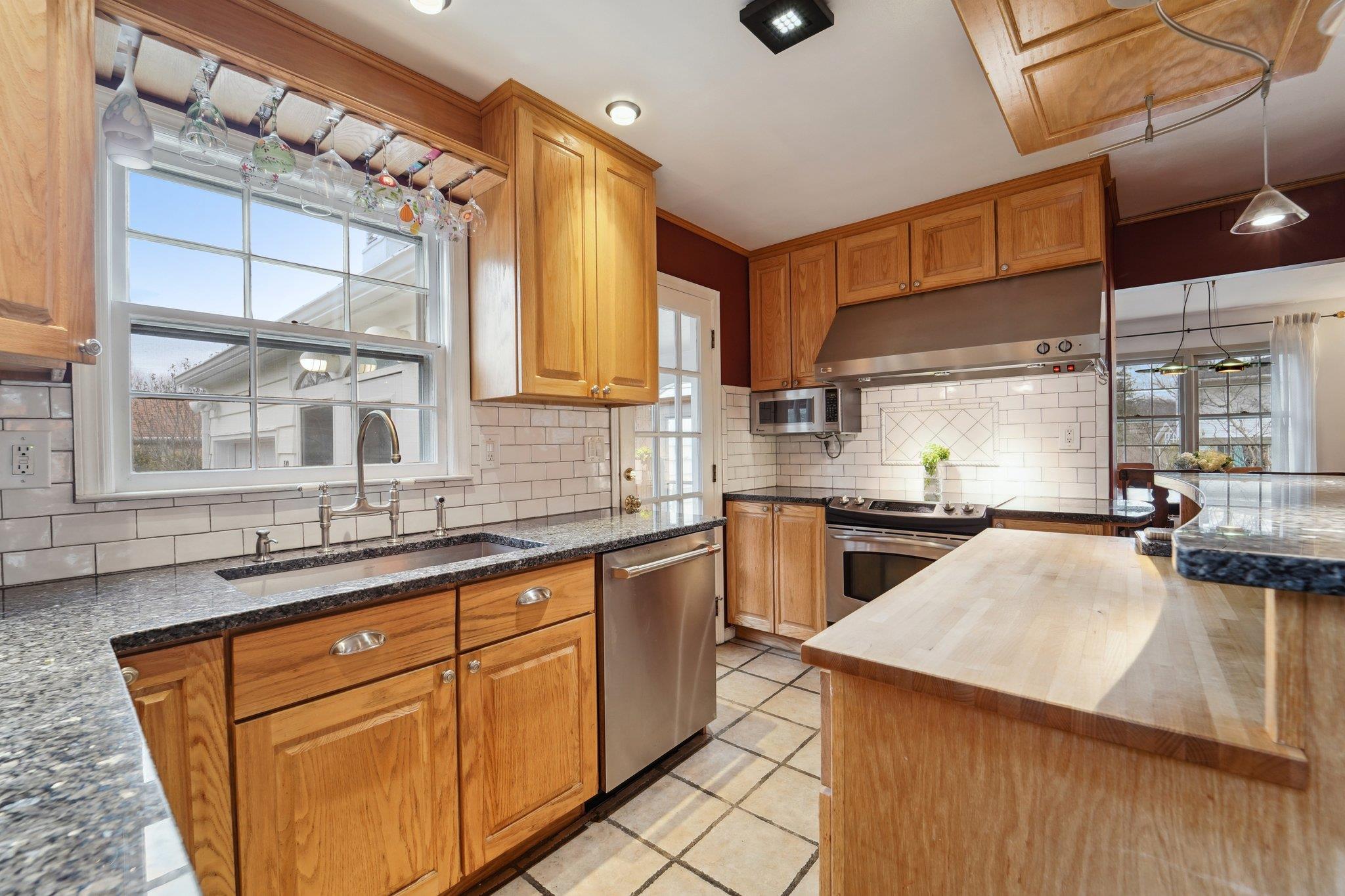 10 Wayside Drive