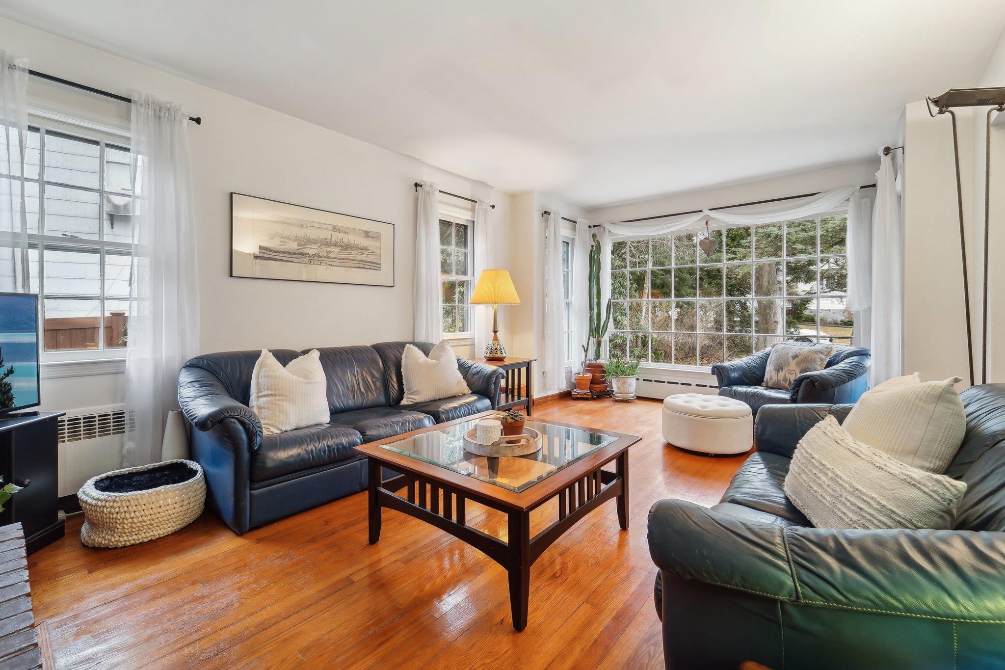 10 Wayside Drive