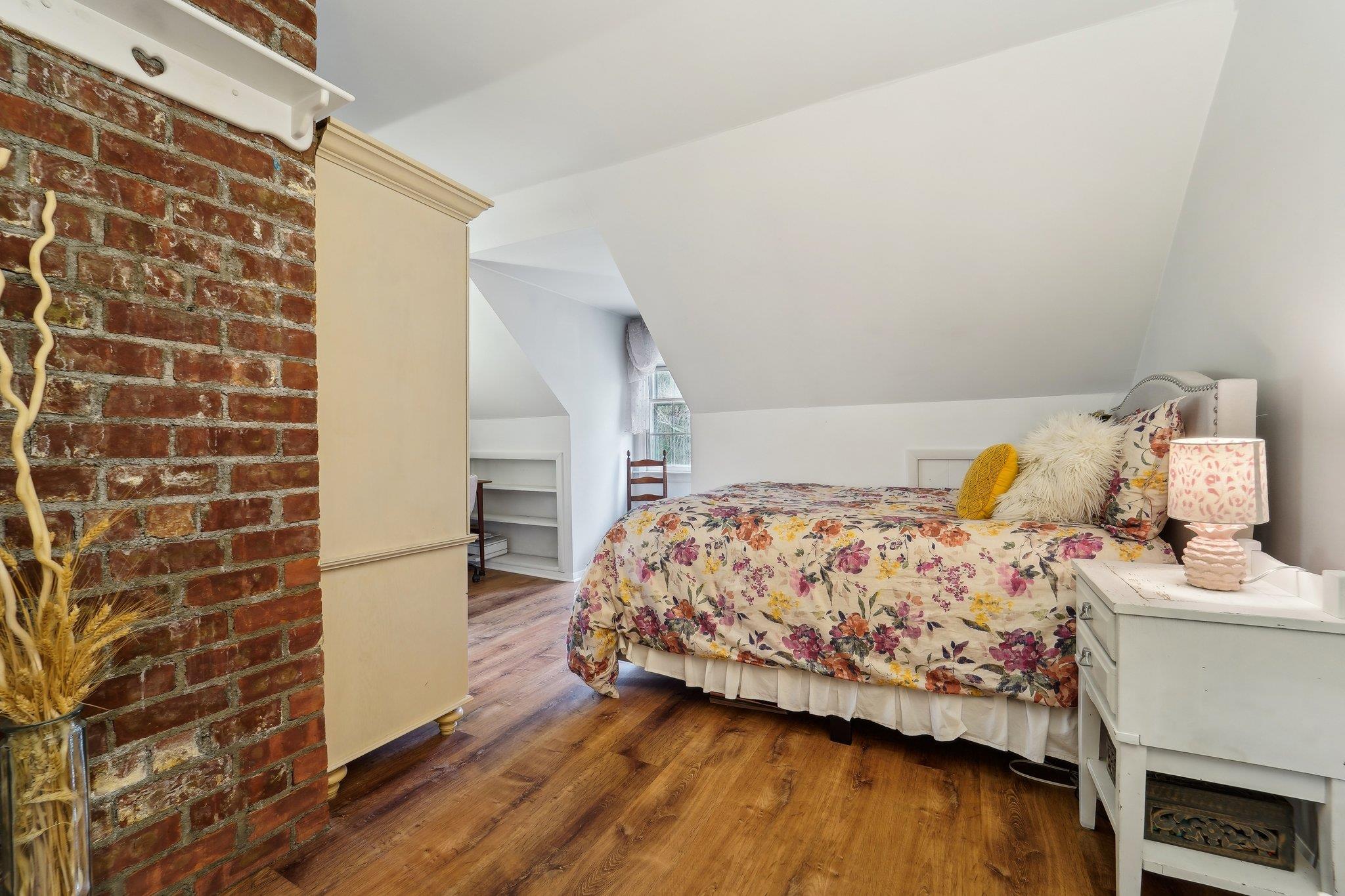 10 Wayside Drive