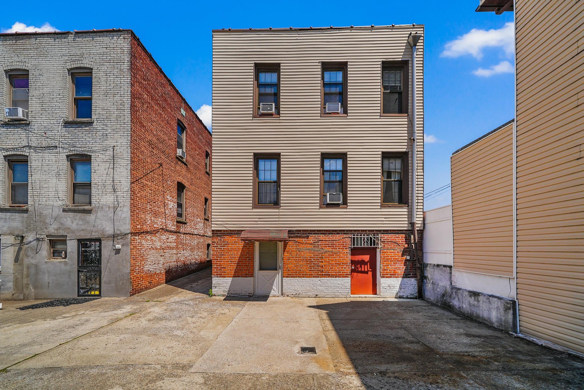 1725 Paulding Avenue