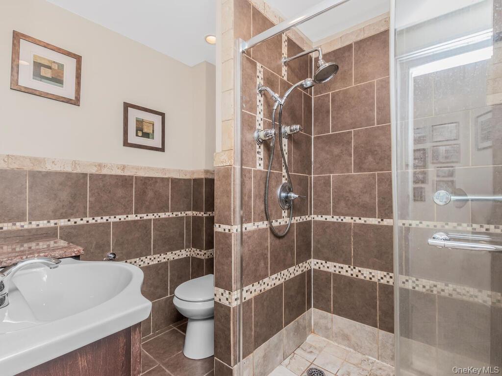 393 City Island Avenue