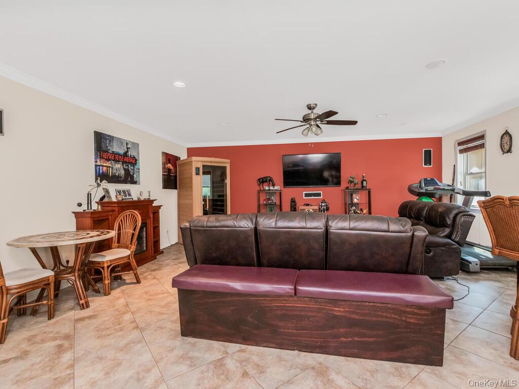 393 City Island Avenue