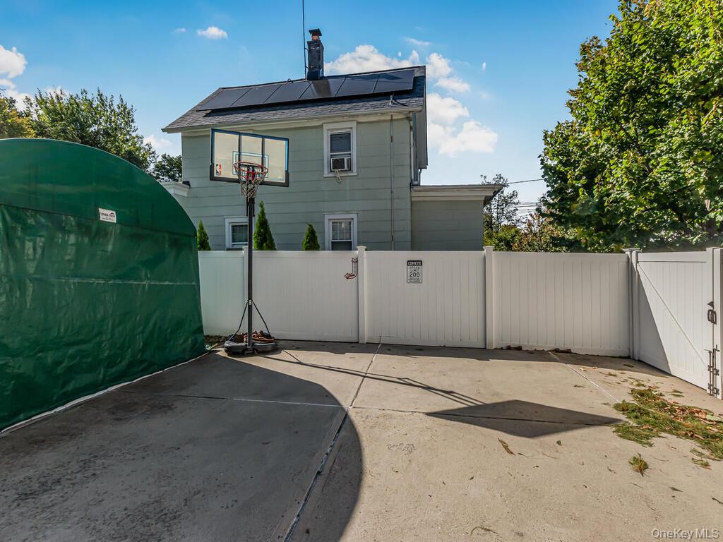 393 City Island Avenue