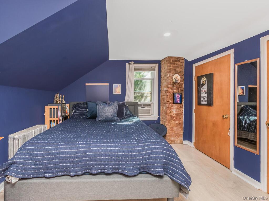 393 City Island Avenue