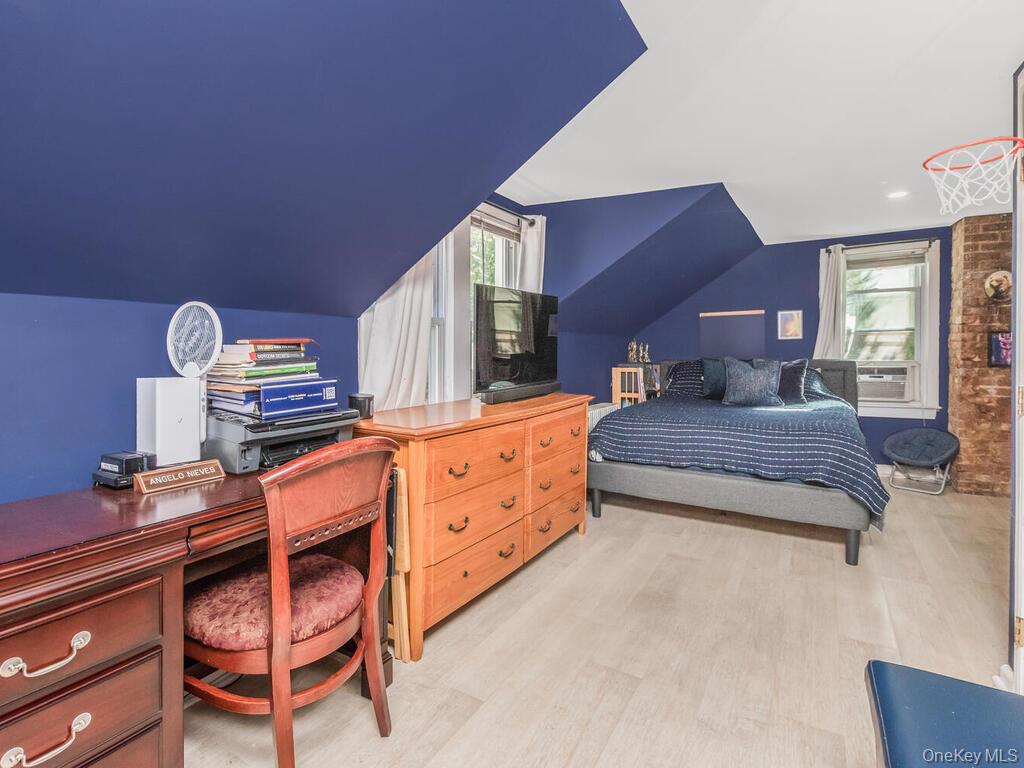 393 City Island Avenue