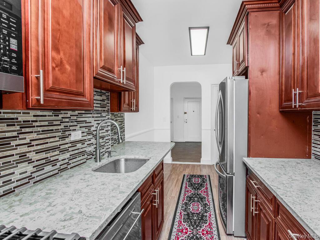 3015 3015 Riverdale Ave Unit: 4B