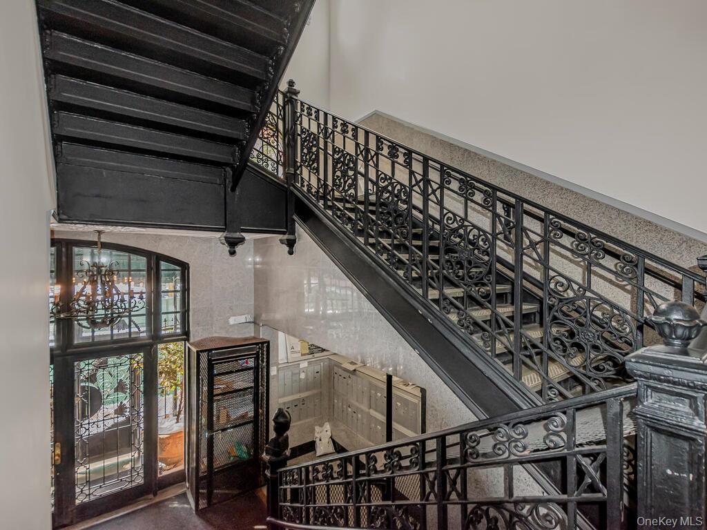 305 E 108th Street Unit: 4B