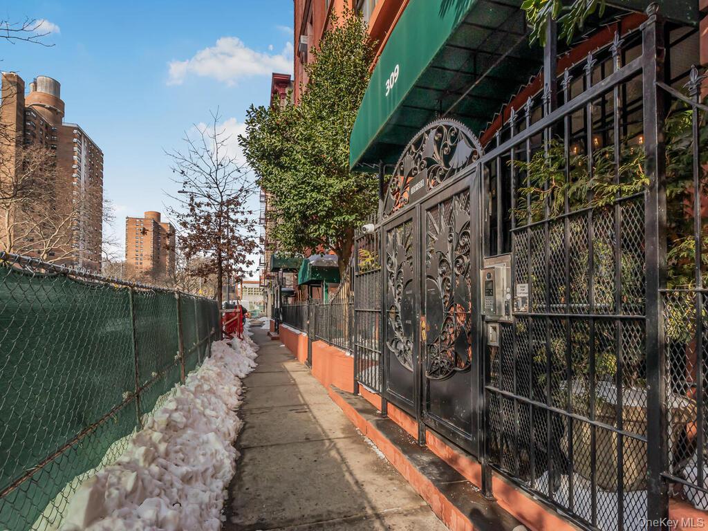 305 E 108th Street Unit: 4B