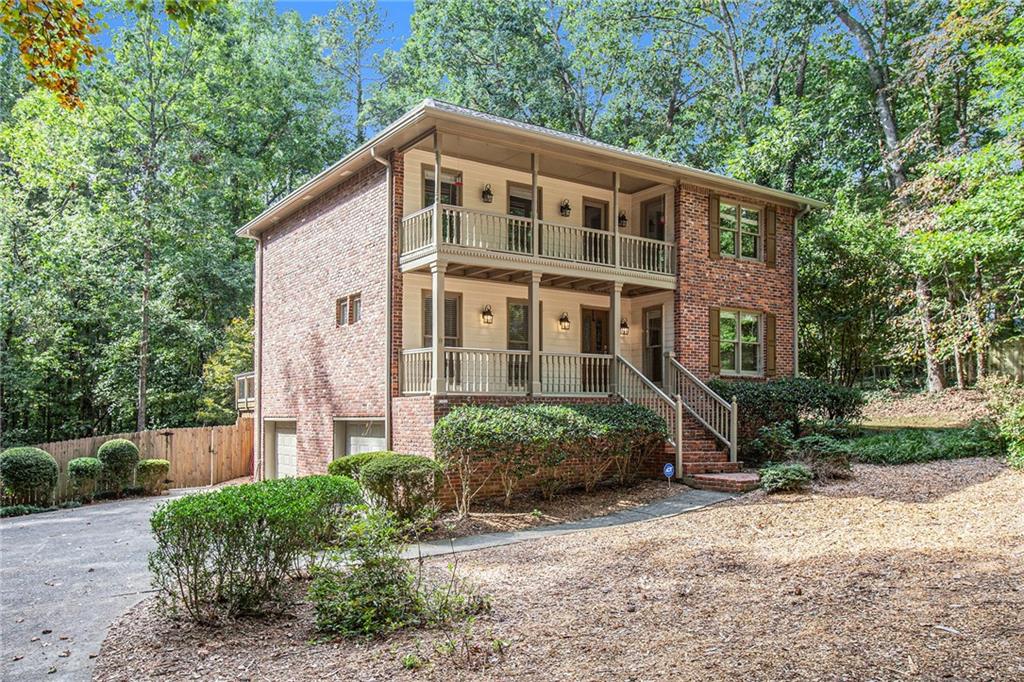 390 Waverly Hall Circle