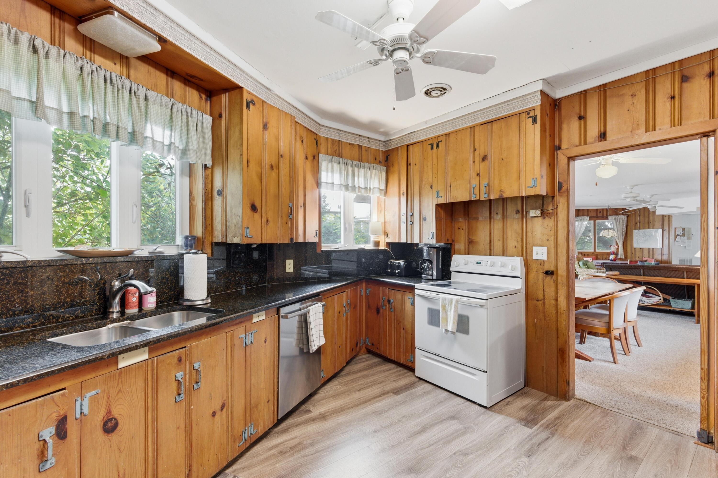 2804 Marshall Boulevard