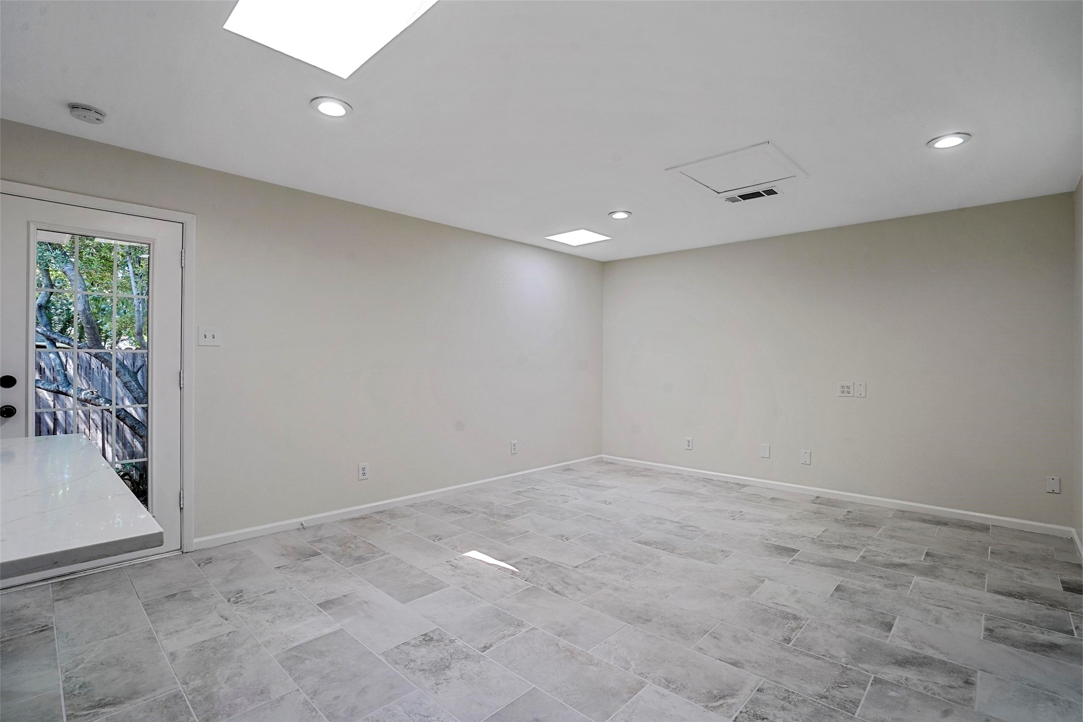 2541 Walsh Court