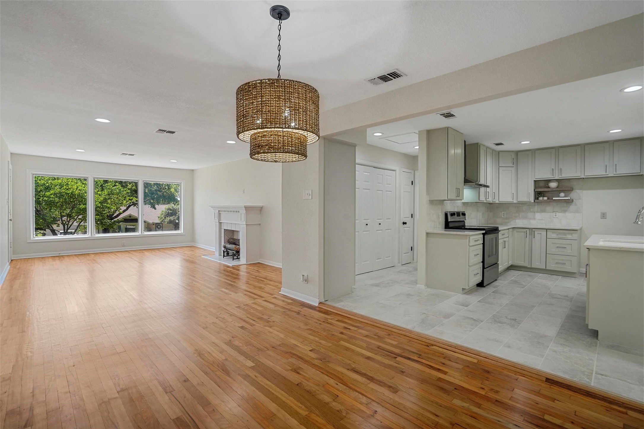 2541 Walsh Court