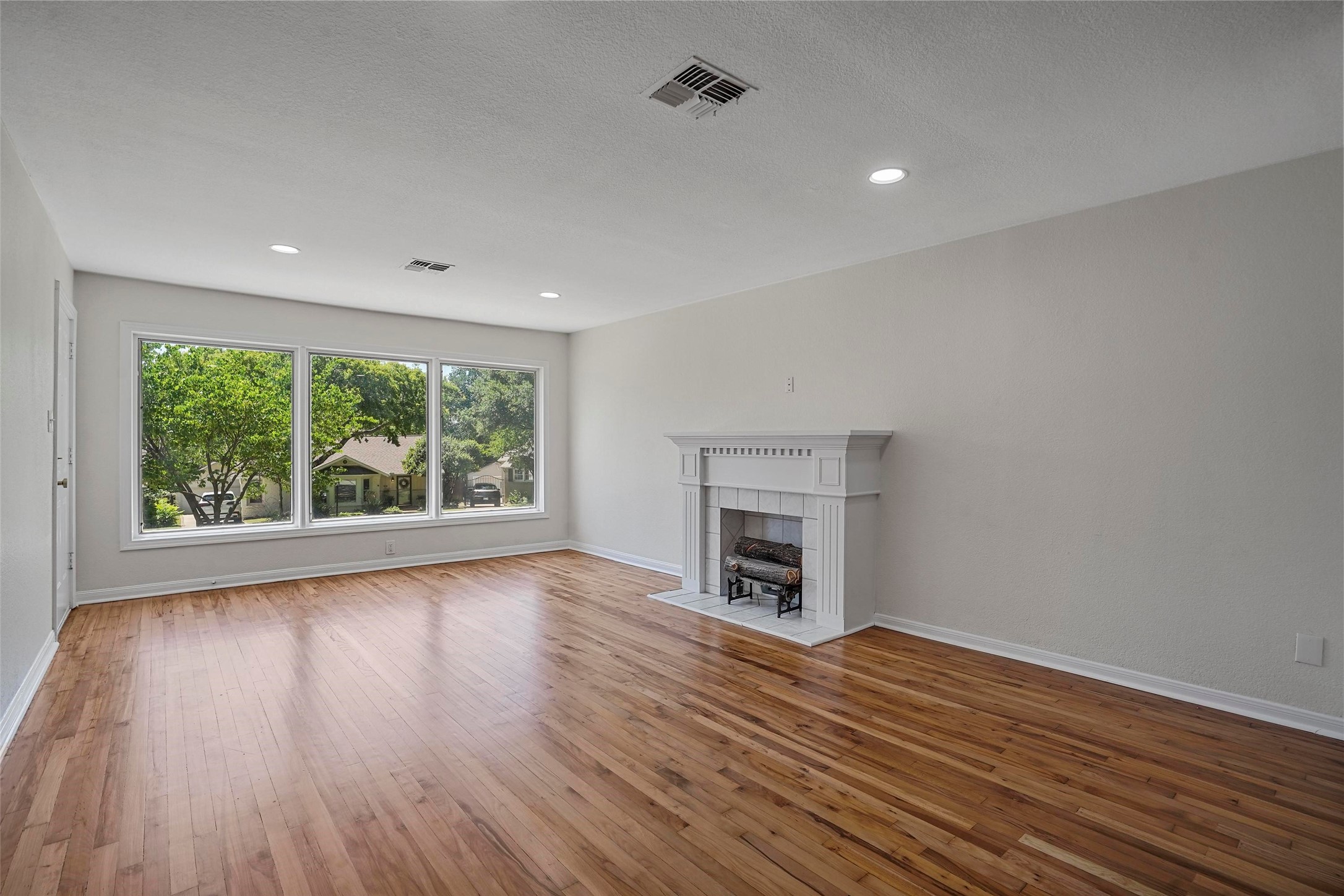 2541 Walsh Court