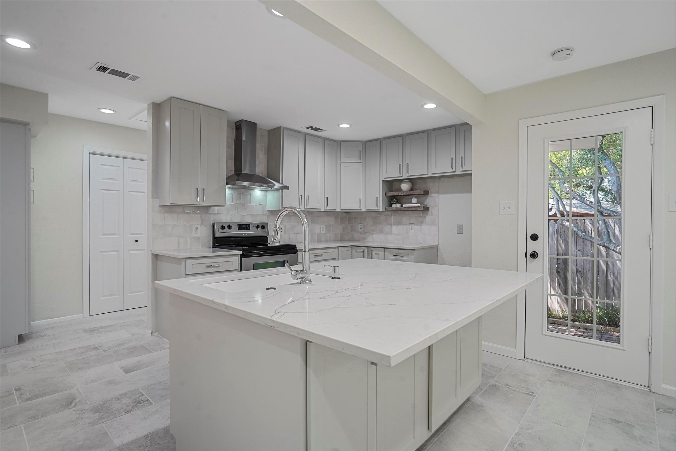 2541 Walsh Court