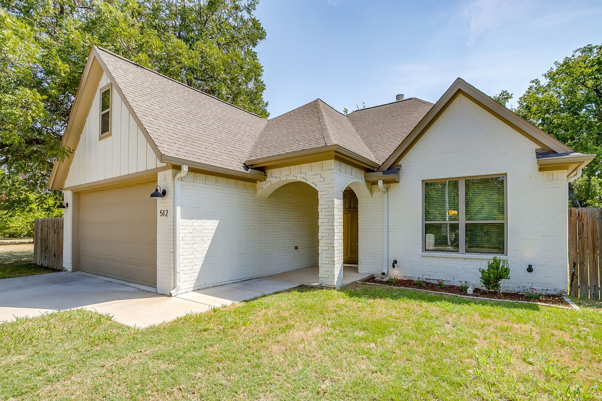 512 Isbell Road