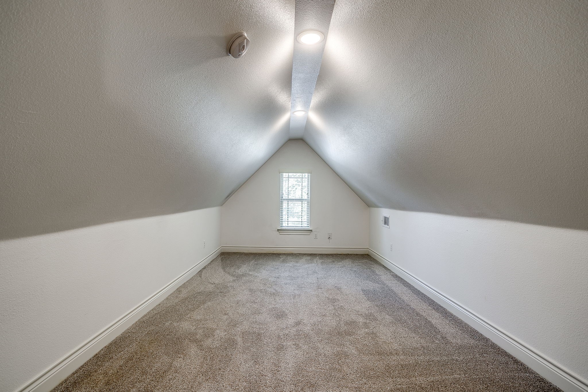 512 Isbell Road