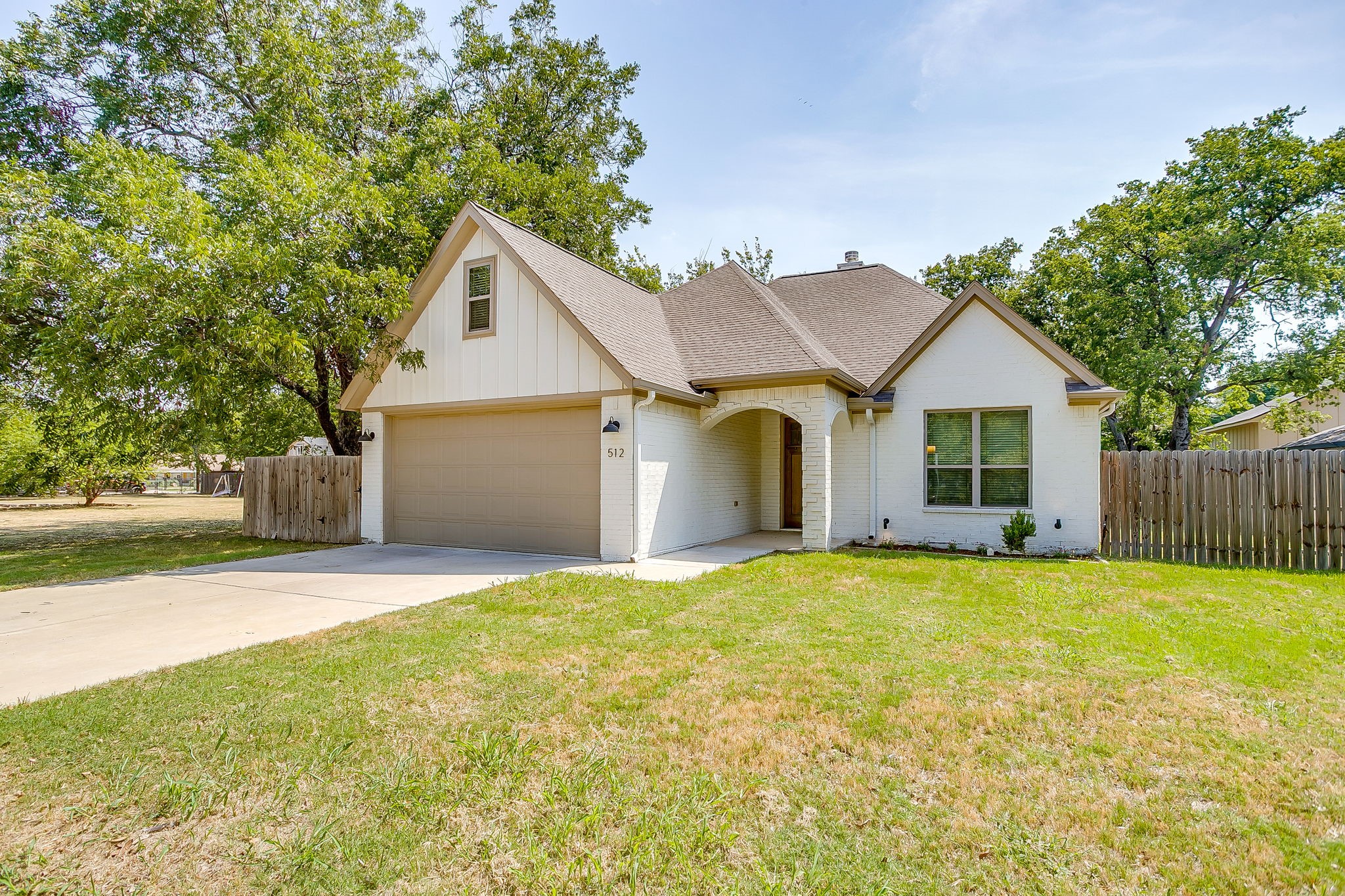 512 Isbell Road