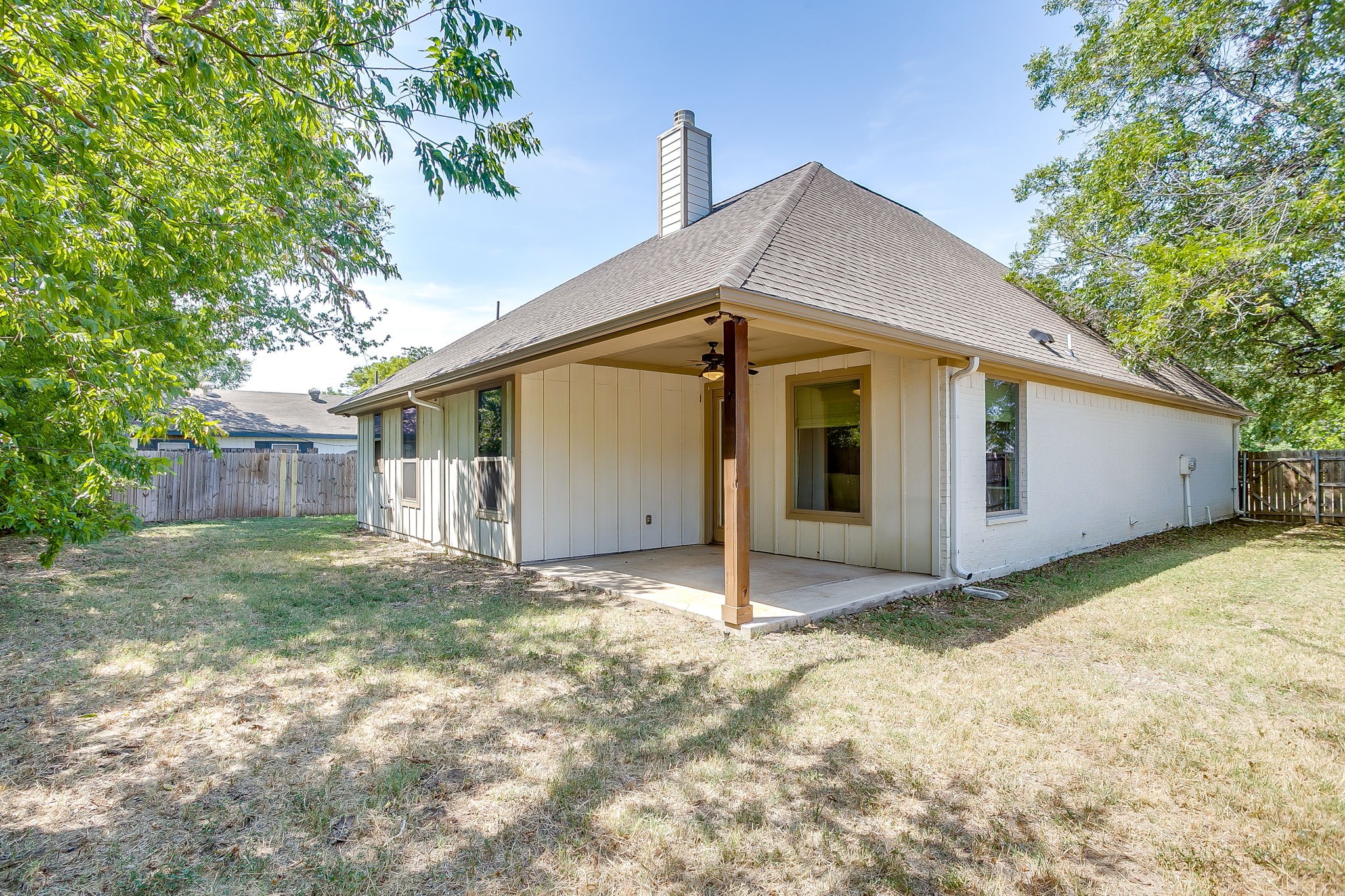 512 Isbell Road