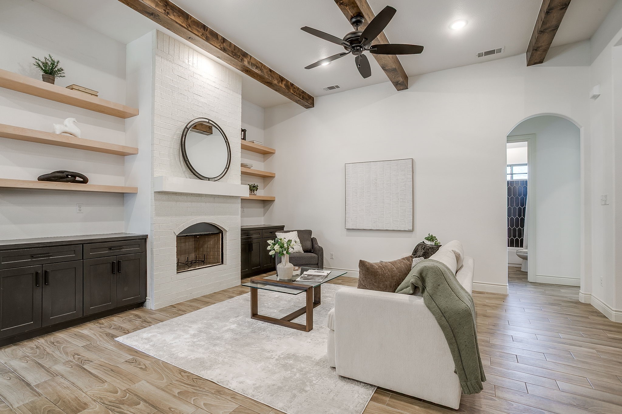 512 Isbell Road