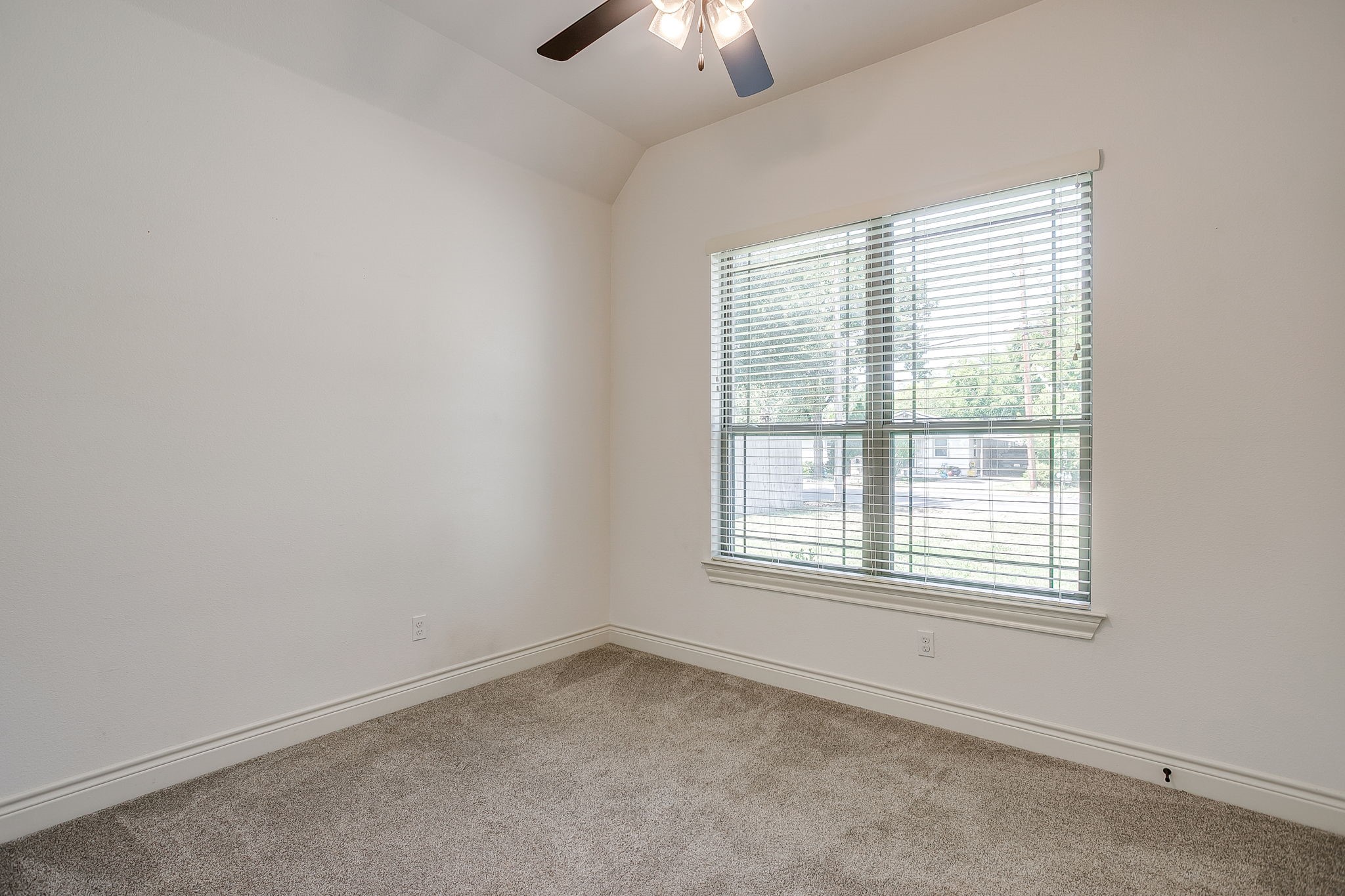 512 Isbell Road