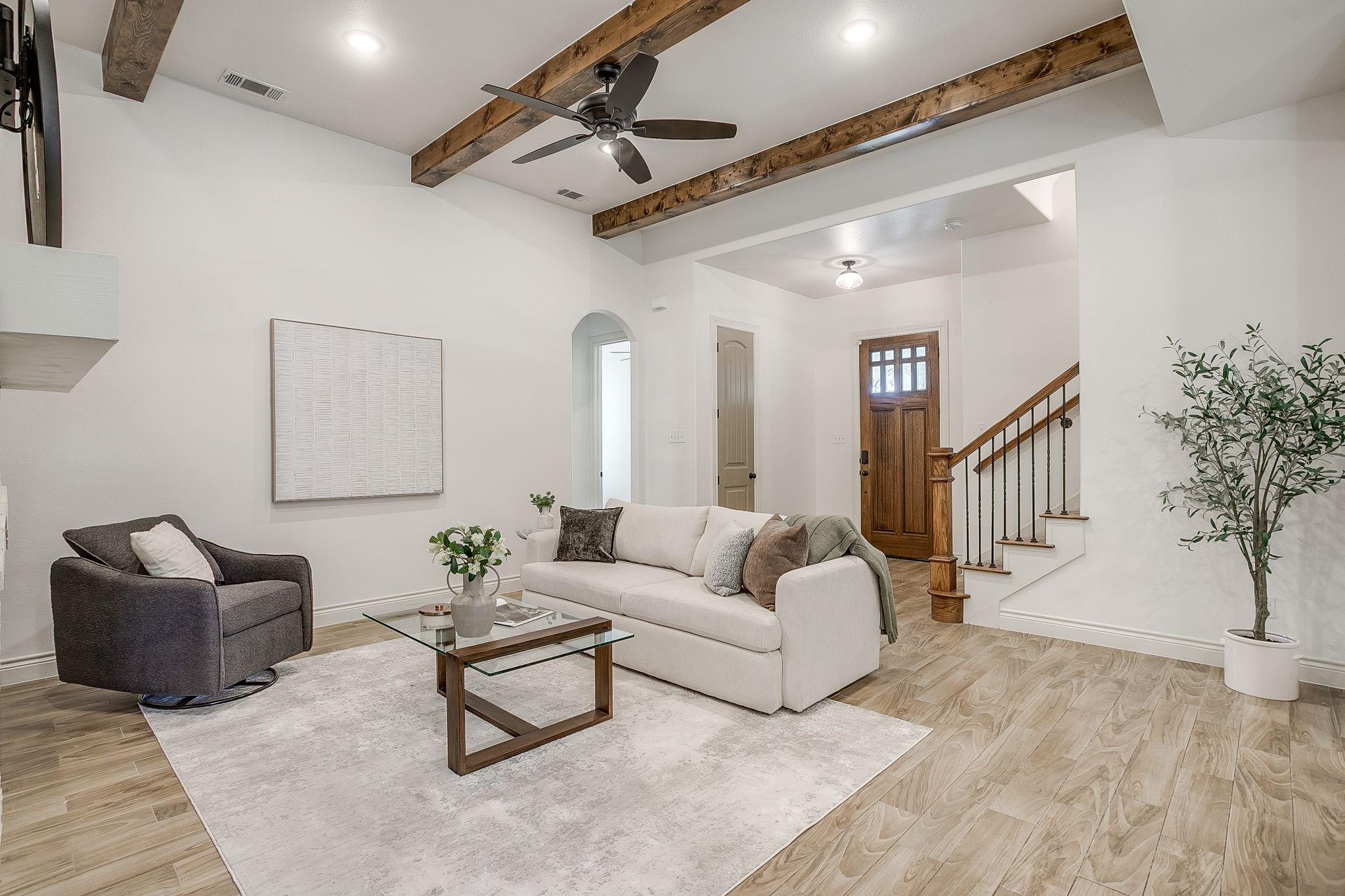 512 Isbell Road
