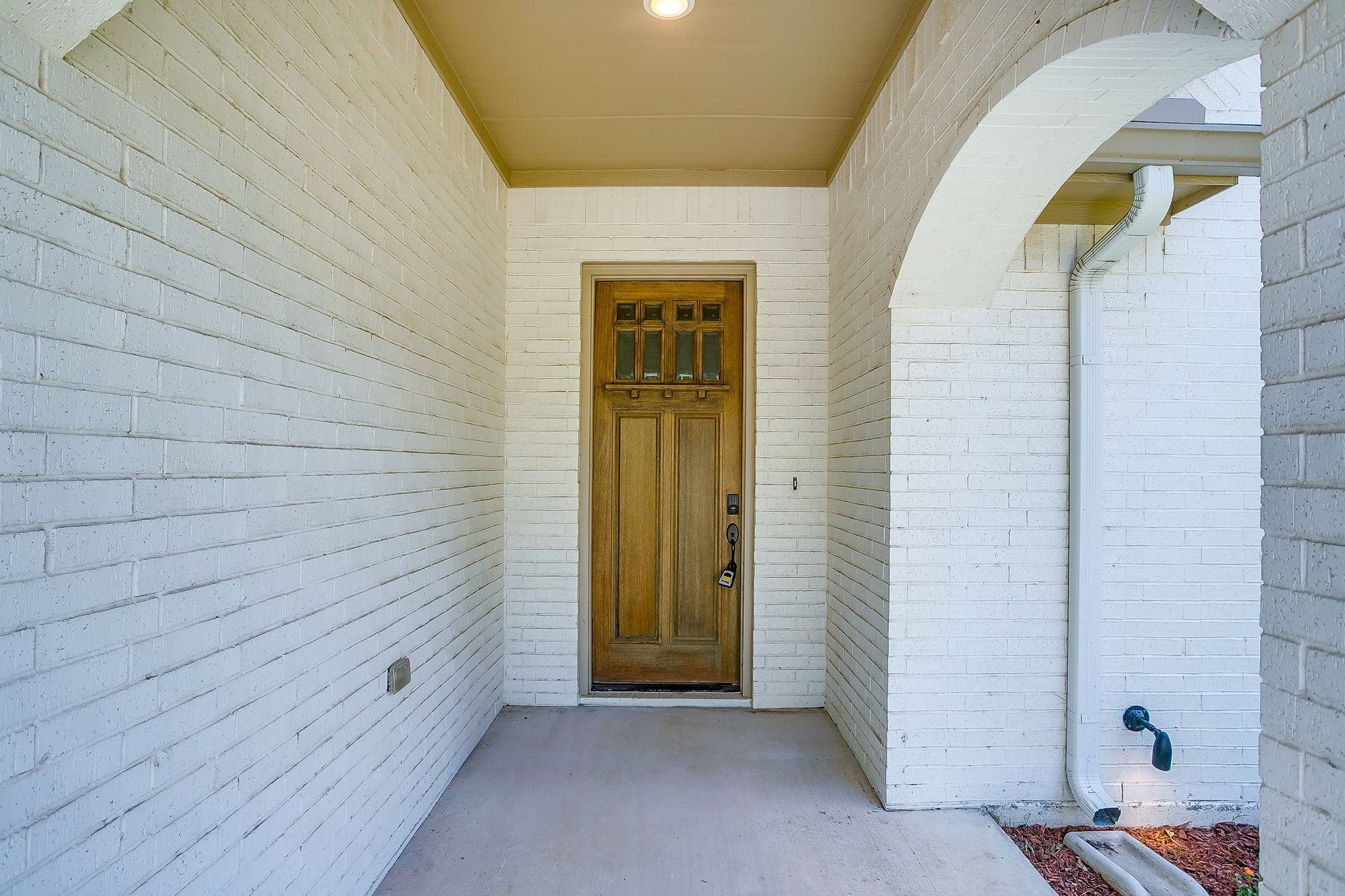 512 Isbell Road