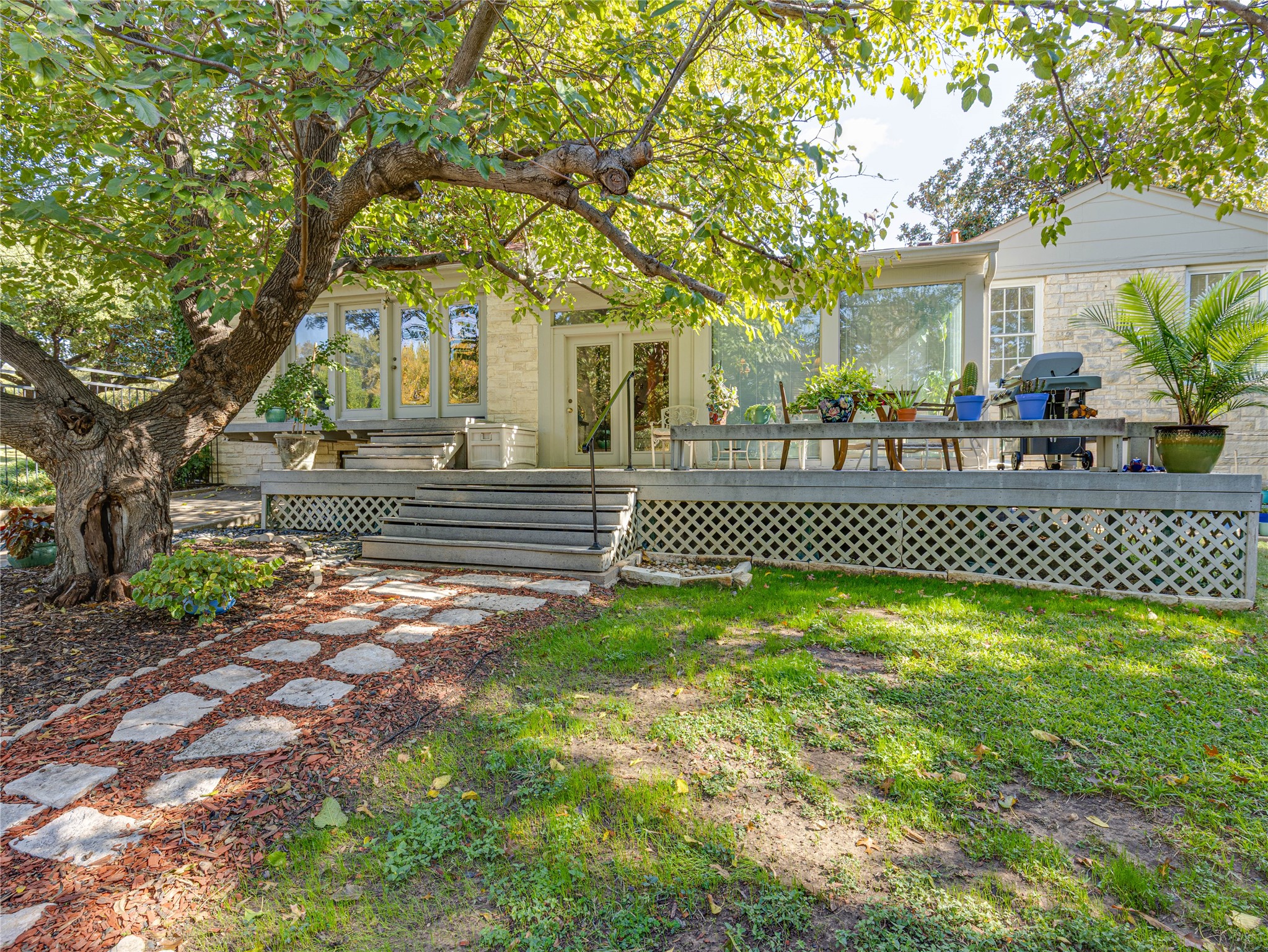 2500 Boyd Avenue
