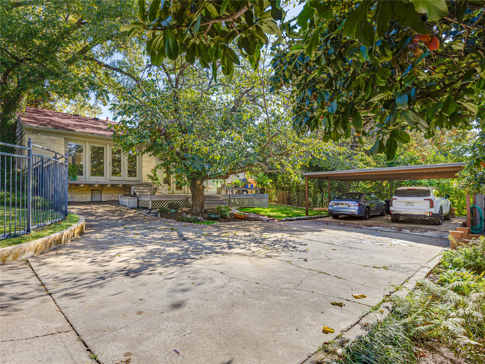 2500 Boyd Avenue