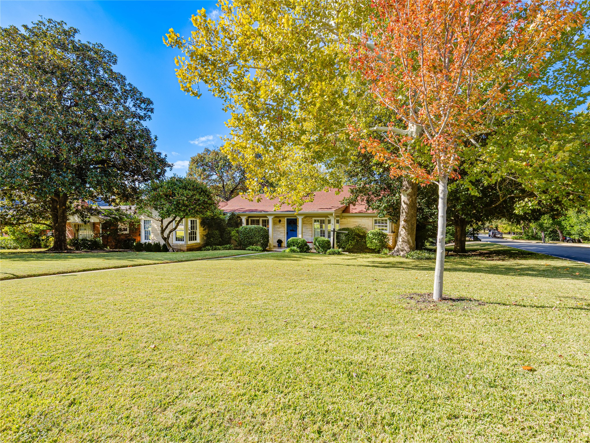 2500 Boyd Avenue