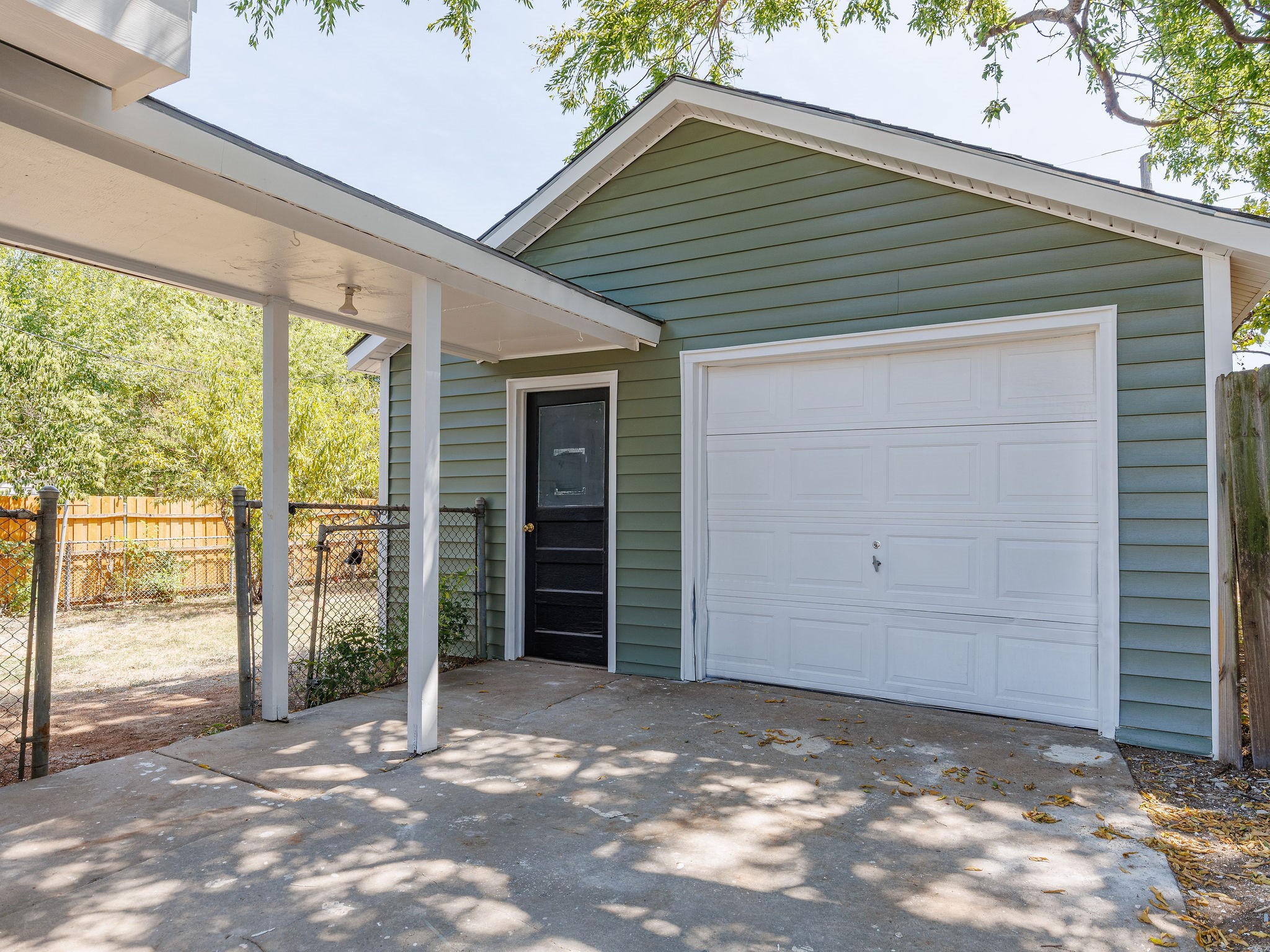 4033 Locke Avenue