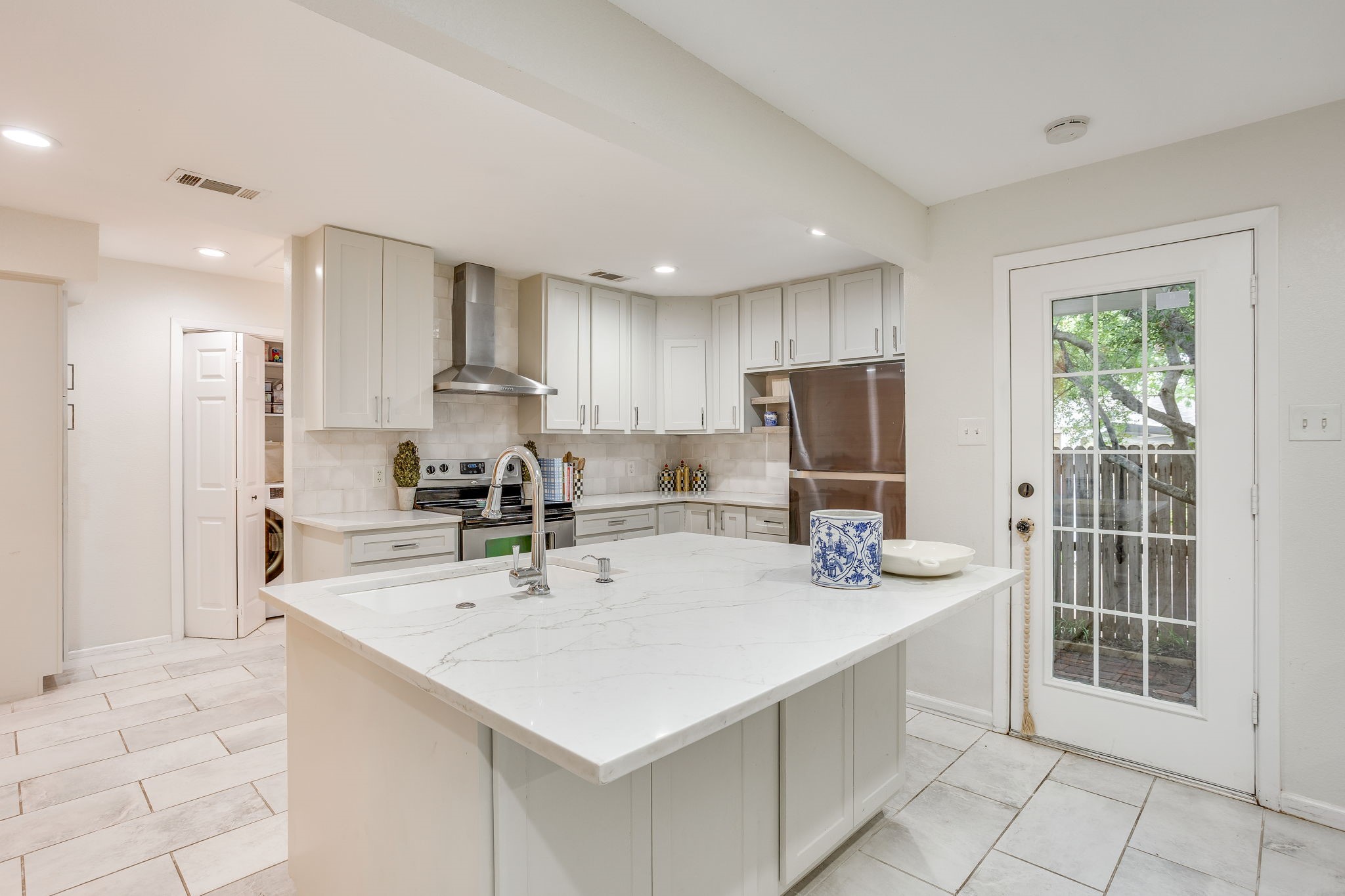 2541 Walsh Court