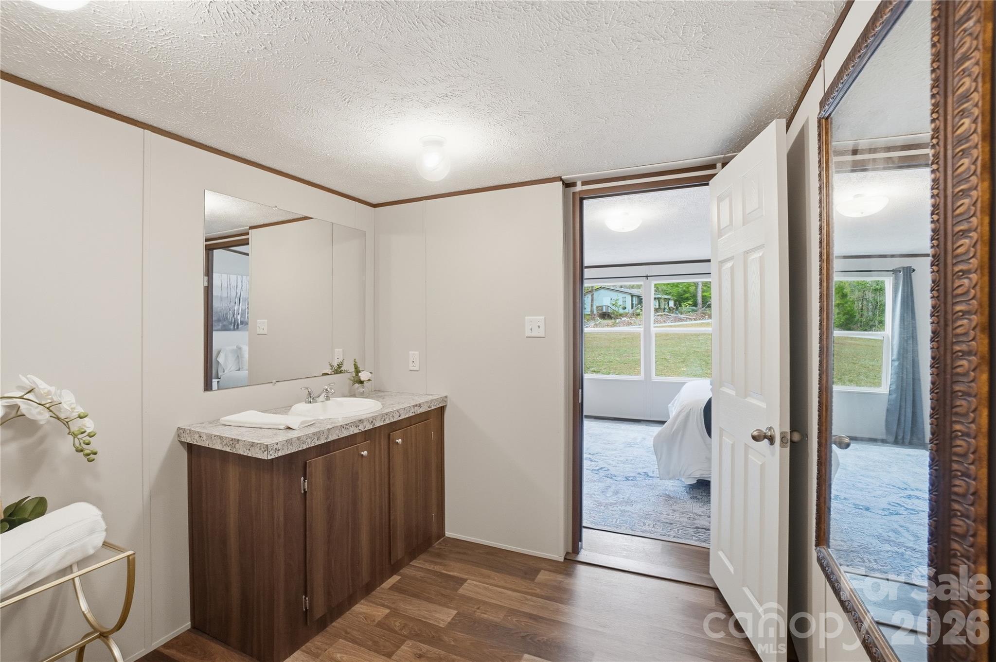 6094 Burnhurst Lane