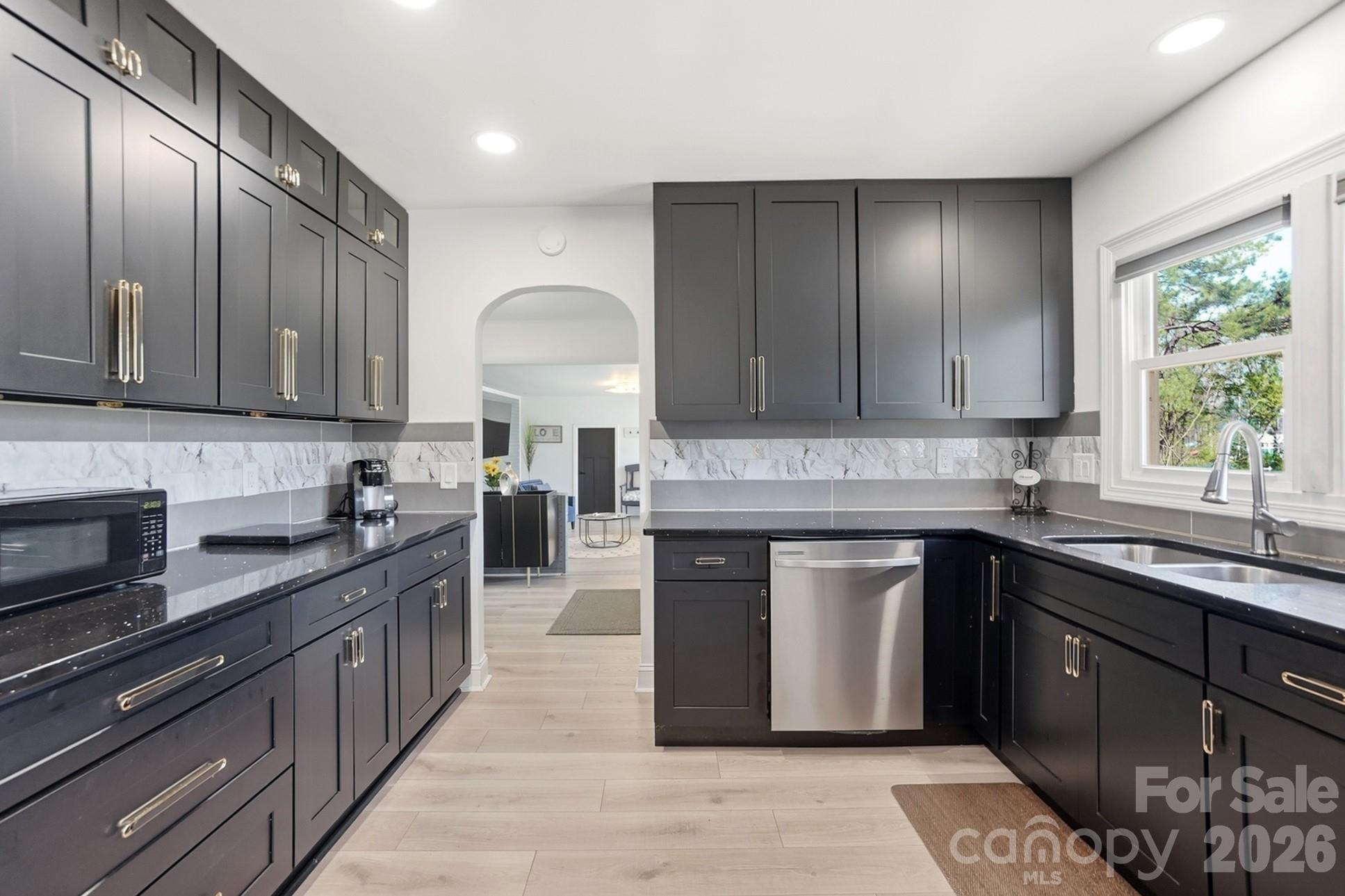 2104 Hillcrest Avenue